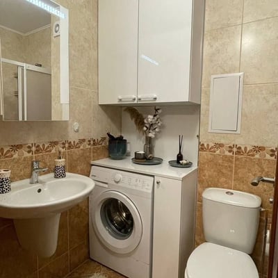 Alquiler de un amplio apartamento de 2 habitaciones, barrio Briz, Varna, Bulgaria